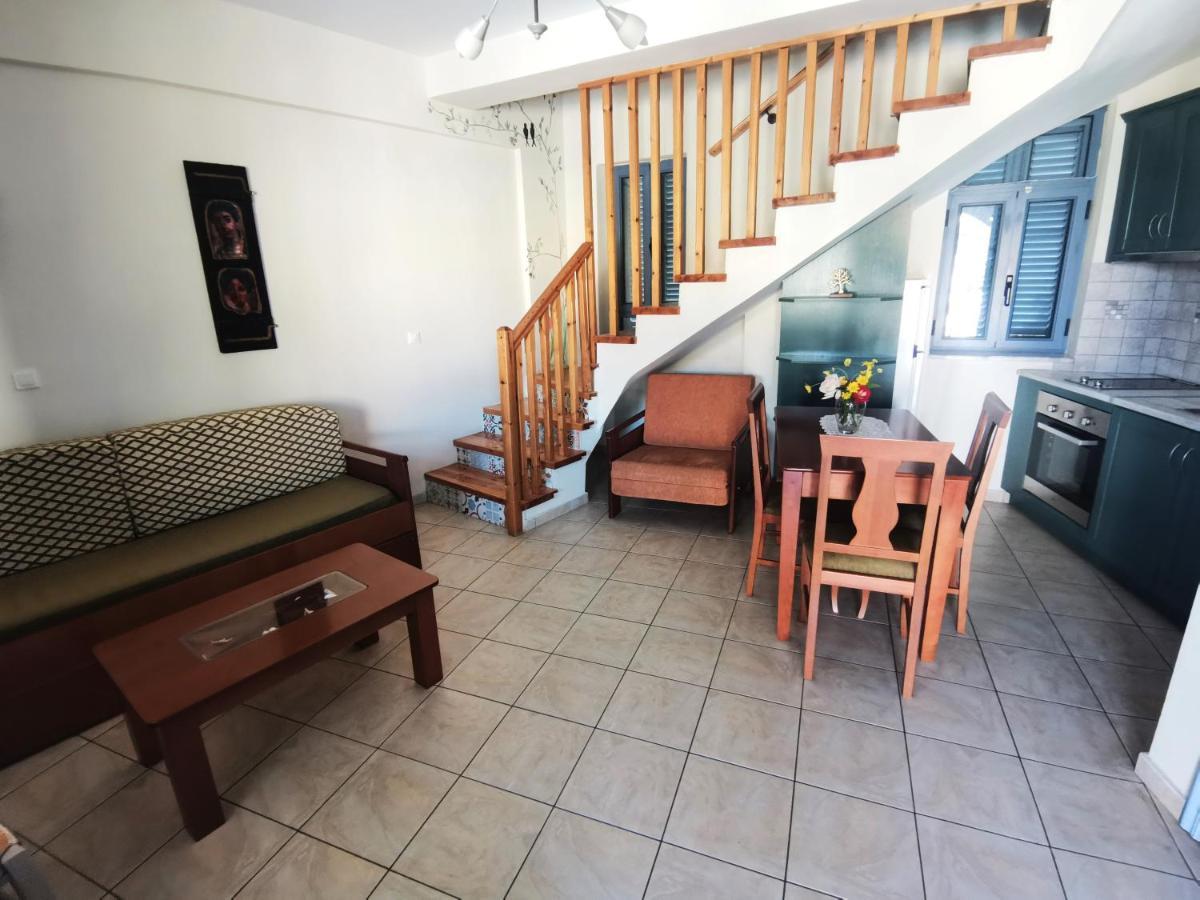 Taletos Apartments Stoúpa エクステリア 写真