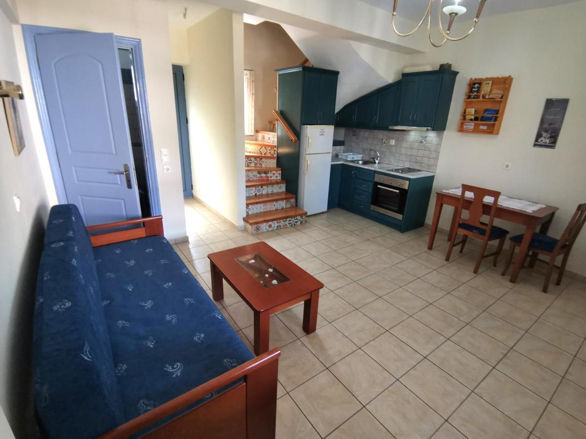 Taletos Apartments Stoúpa エクステリア 写真