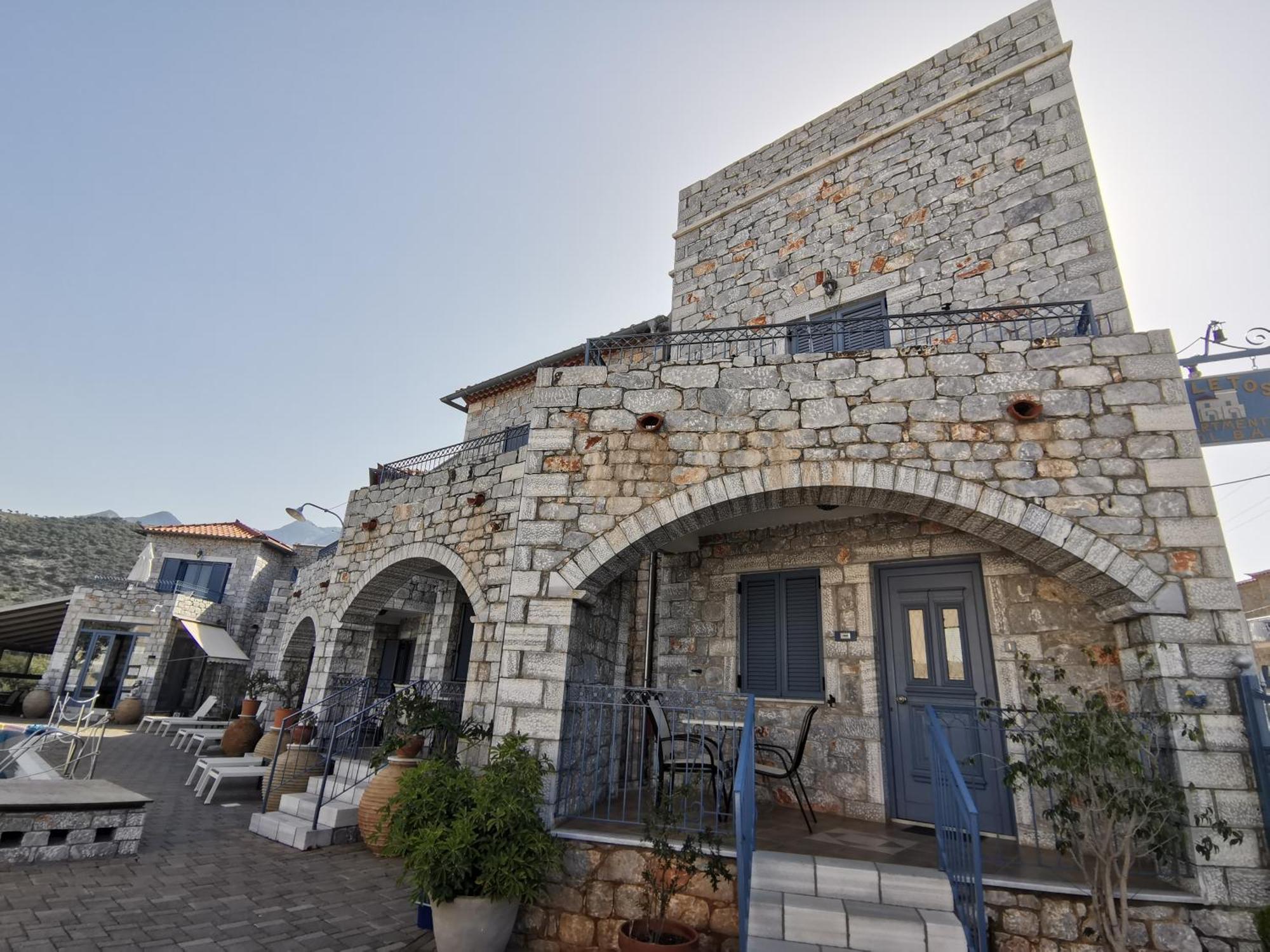 Taletos Apartments Stoúpa エクステリア 写真