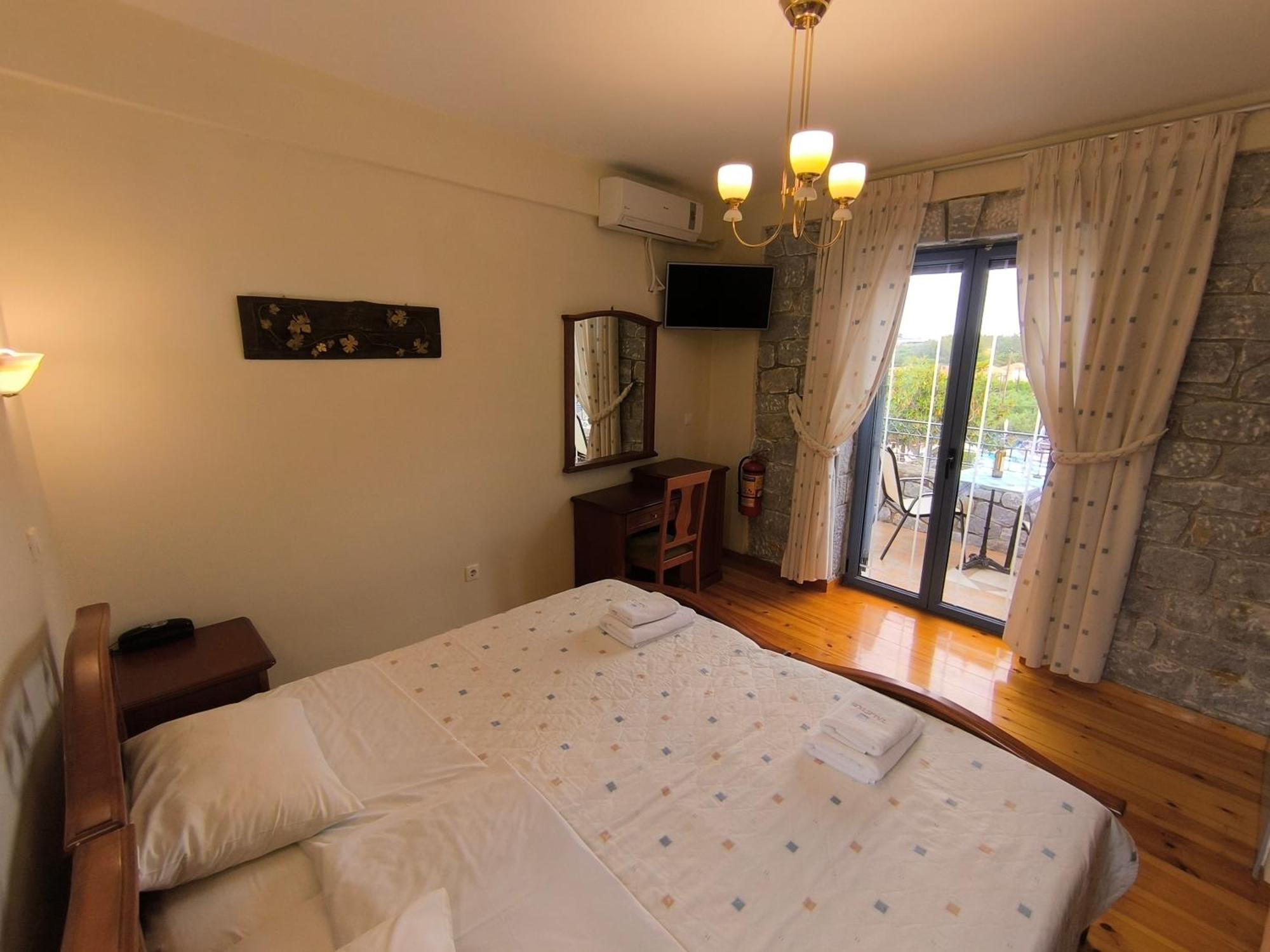 Taletos Apartments Stoúpa エクステリア 写真